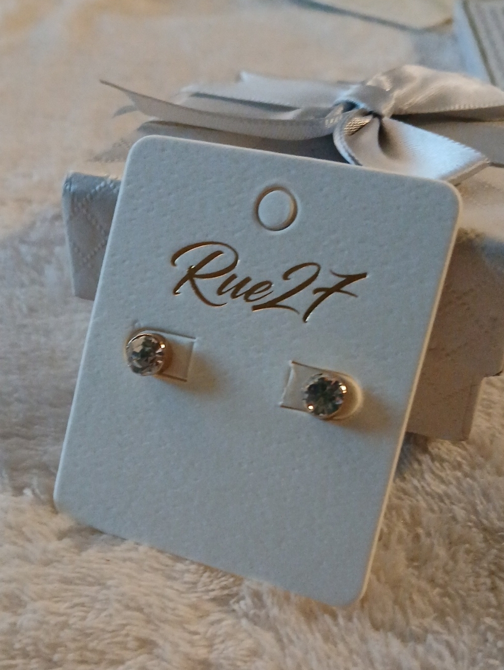💲Rue27 Gold-Tone Clear Crystal Rhinestone Stud Earrings - NWT ON CARD
